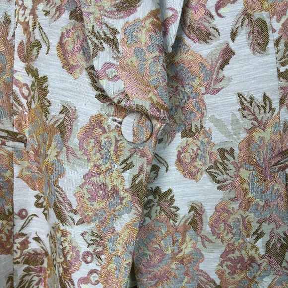 NWT Zara Embroidered Floral Blazer Size Medium- gorgeous blazer! - Picture 2 of 8
